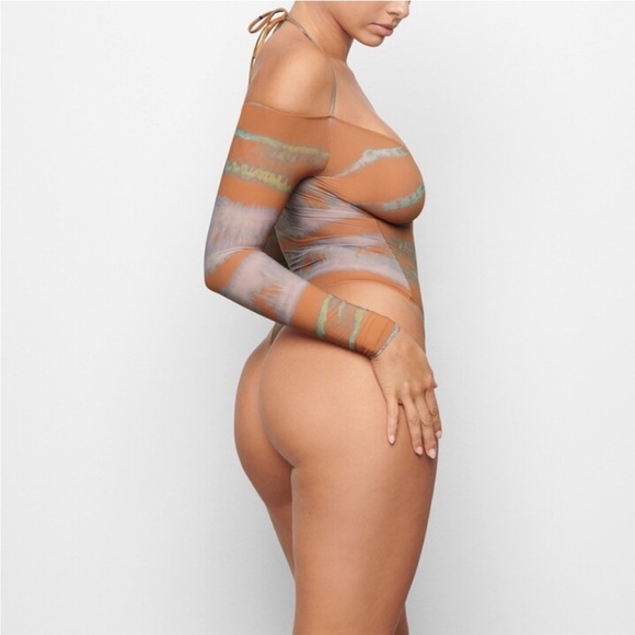 Skims JELLY SHEER Off The Shoulder Bodysuit Top Tie Dye Print Small - Picture 5 of 10